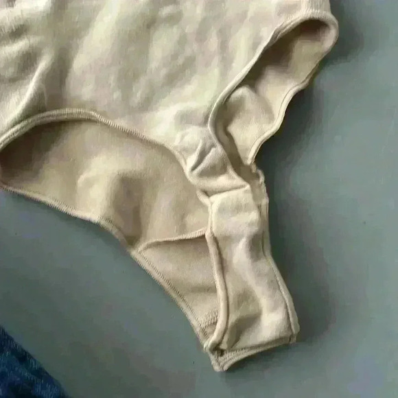 SKIMS Adjustable Straps Seamless Sculpt Compression Thong Bodysuit Size… - Picture 6 of 7